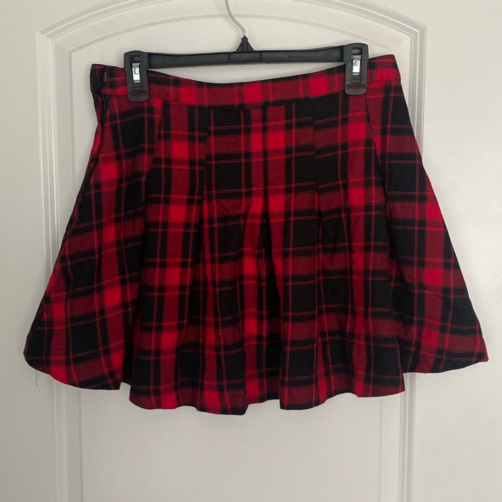 Divided by H&M Grunge Black and Red Plaid Skirt *Missing Clasp above Zipper*